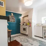 Orange Tree House דירה