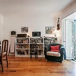 Orange Tree House דירה